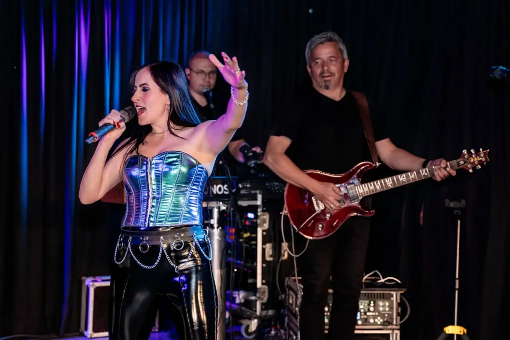 vici vienna Hochzeitssaengerin Wien Live Musik Lounge Saengerin fuer Gala Musik Hotelbar 02